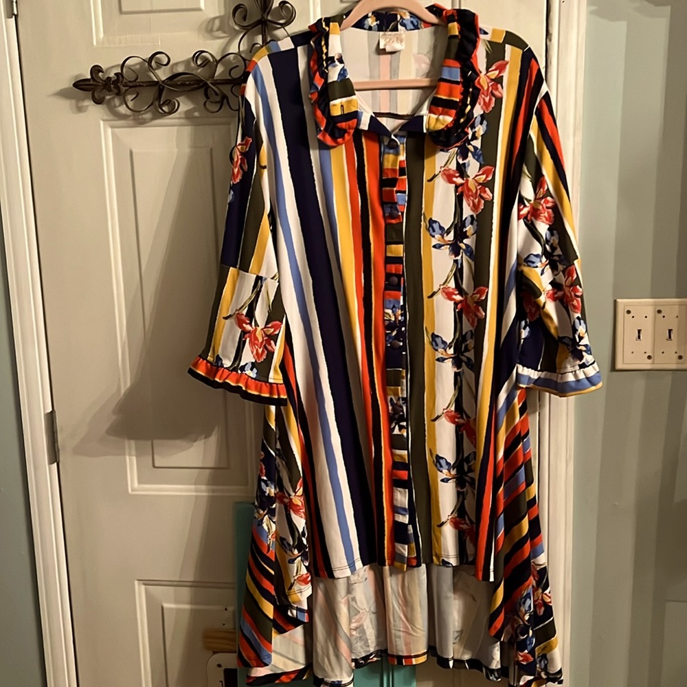 3XL Zadie b’s colorful button down top.